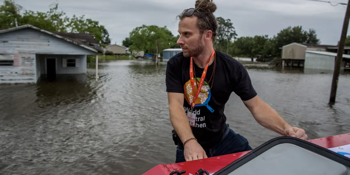 WCK «Ми годуємо людей» (We feed people) кадр з фільму