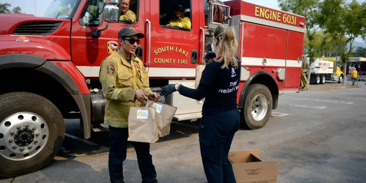 «Ми годуємо людей» (We feed people) кадр з фільму