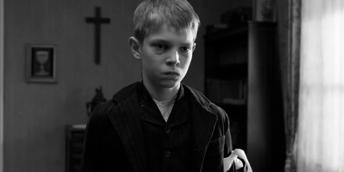 «Біла стрічка» (нім. Das weiße Band — Eine deutsche Kindergeschichte). Режисер — Міхаель Ханеке