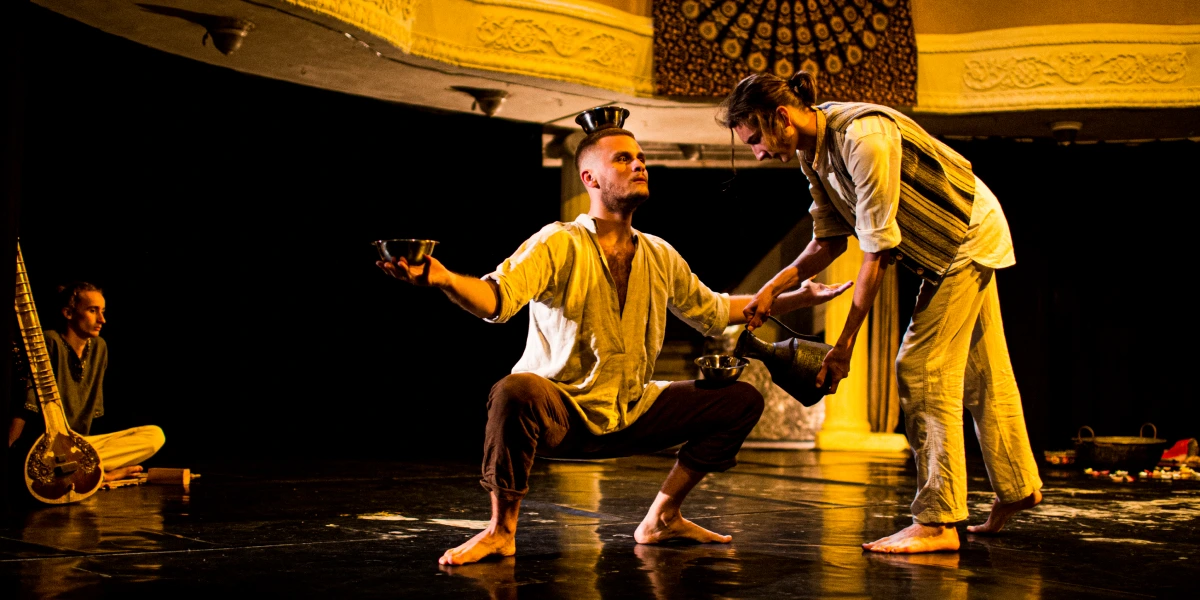 Спорожнілі чаші — це три роки саманського життя, що стекли, як вода