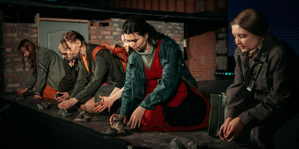 актори незалежного театру «Гармидер» і танцівники Castle studio.webp