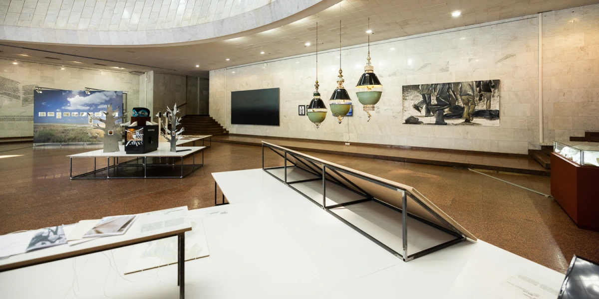 Фото з експозиції виставки «Ти як_»