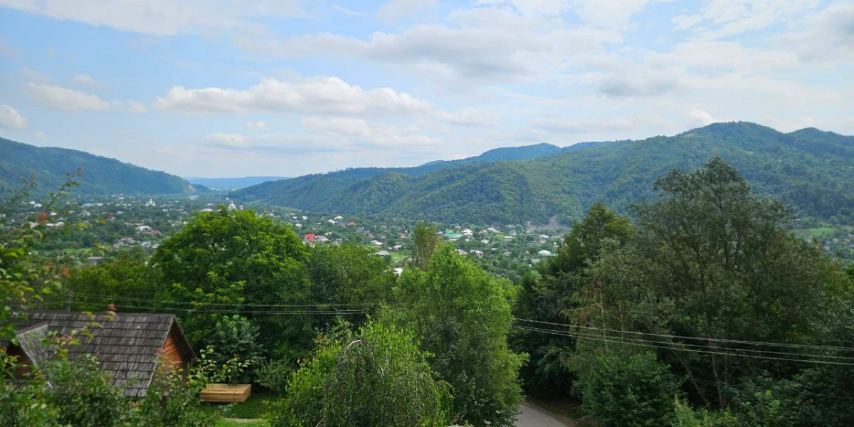 Вид з місця біля бару, де так добре писалося