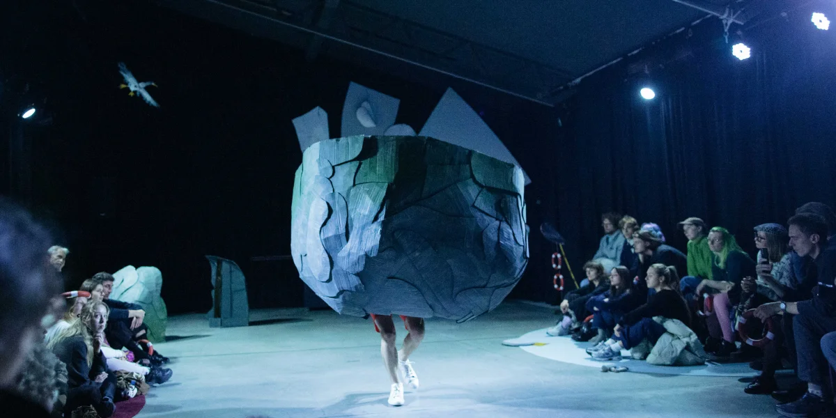 Наше море давно скипіло, а хвилі ріжуть тіла своїх рятівників гострими лезами