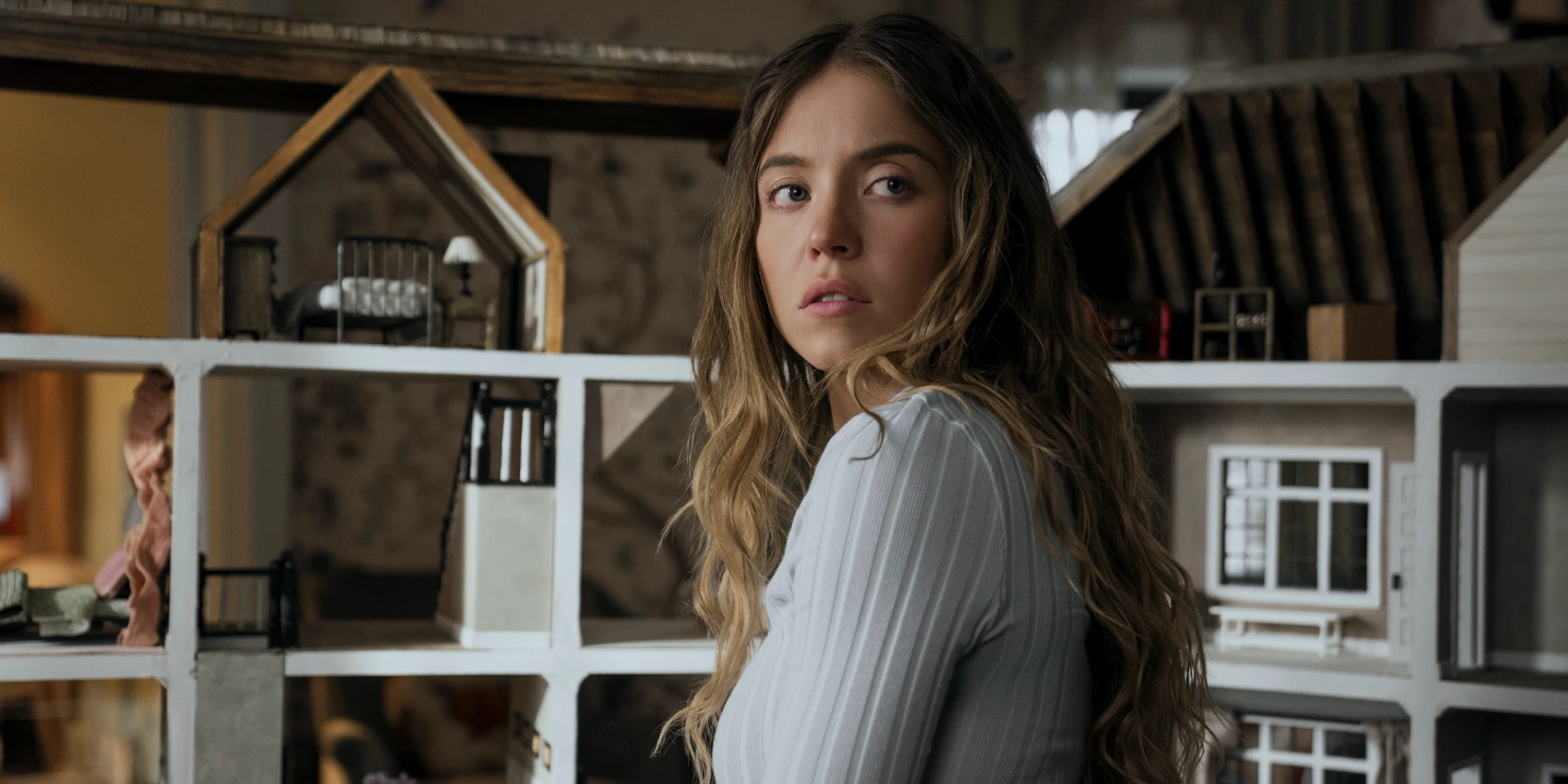 Постійне підживлення психологічної напруги для побудови саспенсу